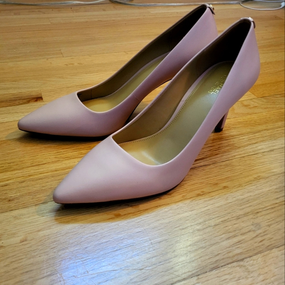 Micheal Kors size 9 heels pale pink/neutral